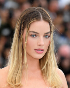 Марго Робби может сыграть представительницу секс-меньшинств в «Пиратах Карибского моря»